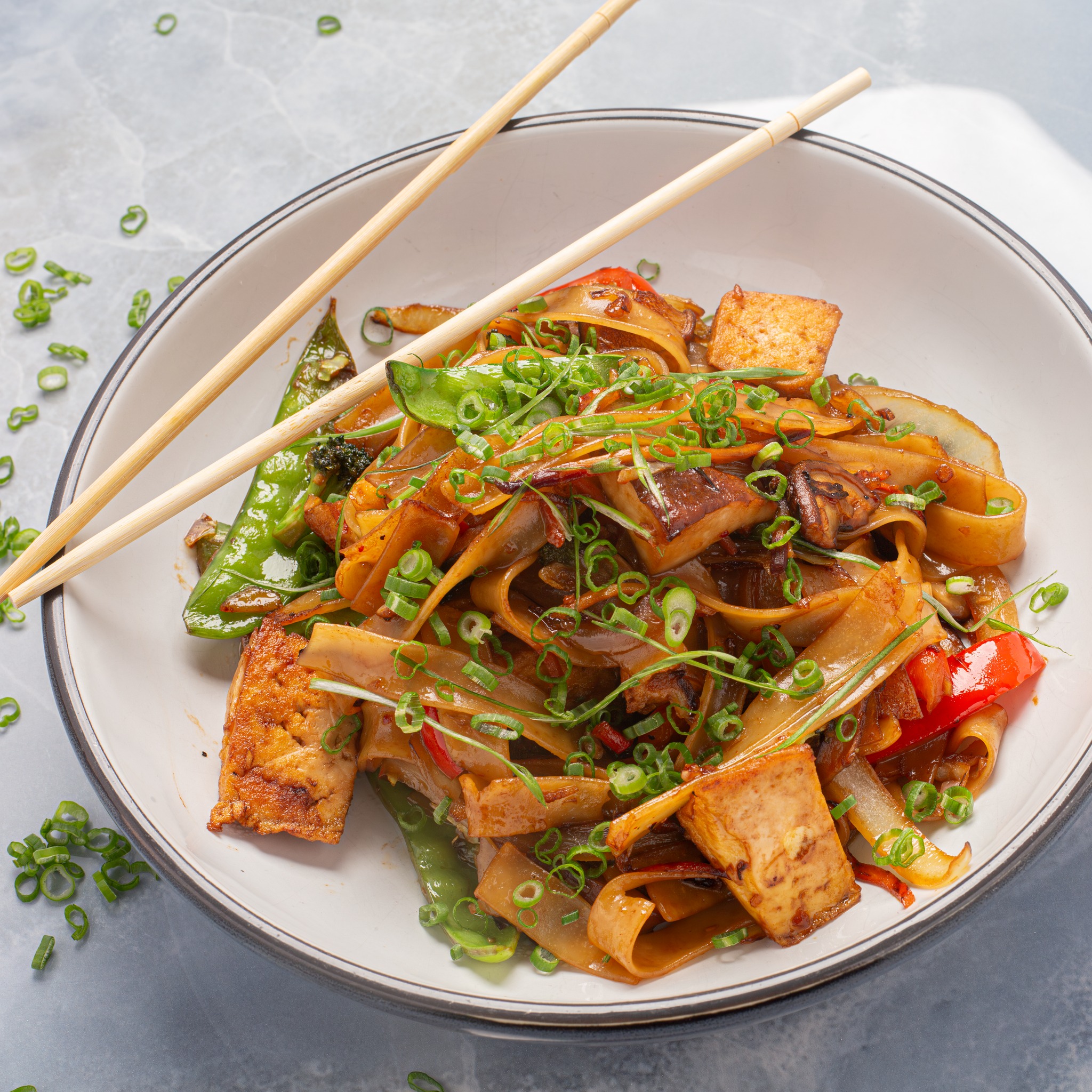 pad thai see ew saras table